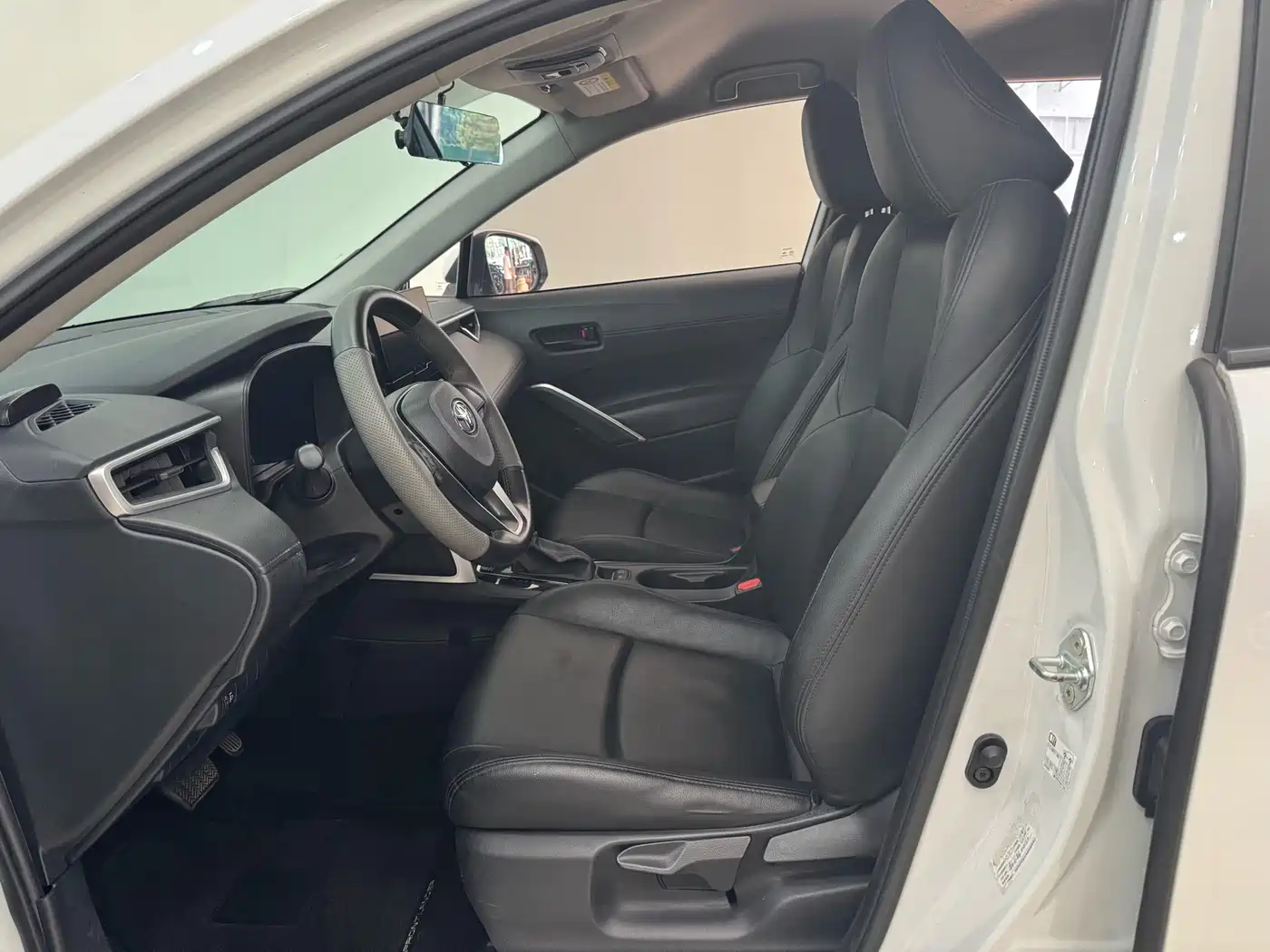 Toyota Frontlander 2023 2.0L CVT Elite Edition фото 4