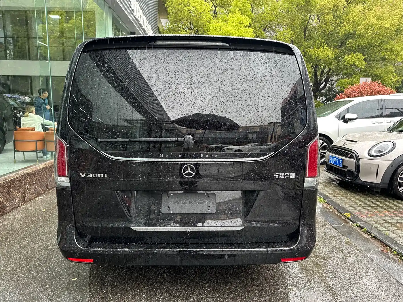 Mercedes-Benz V-Class 2024 V 300 L Long Wheelbase Luxury Edition фото 5