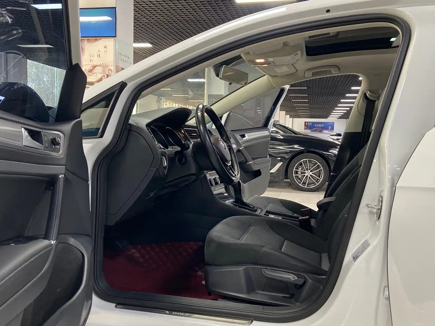 Volkswagen Golf 2020 280TSI DSG Comfort фото 8
