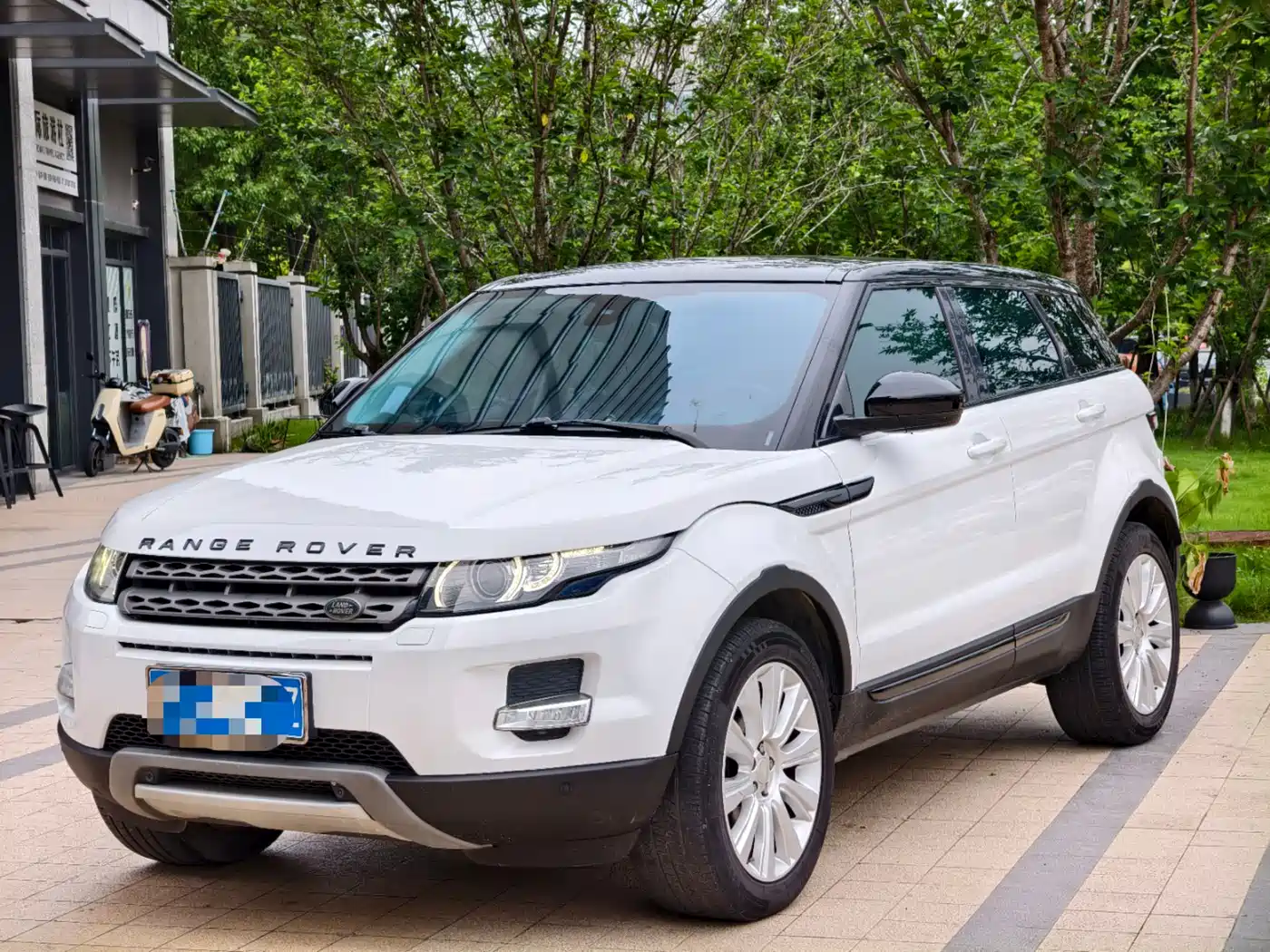 Land Rover Range Rover Evoque 2015 2.0T 5-Door Intelligent Edition