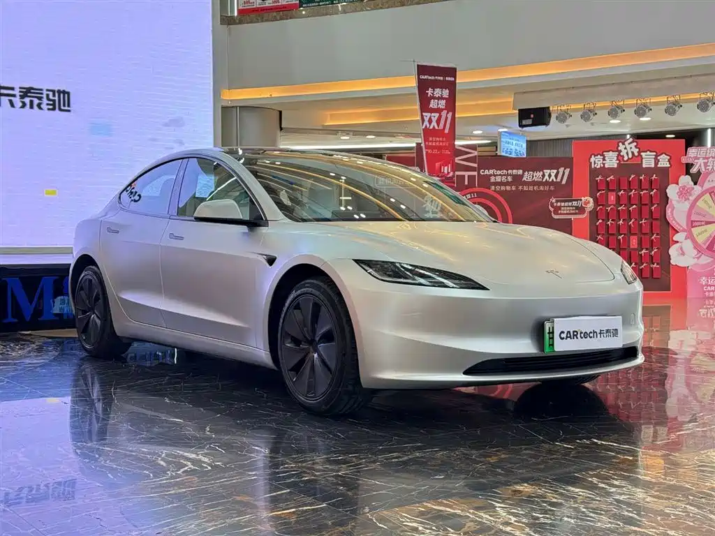 TESLA MODEL 3