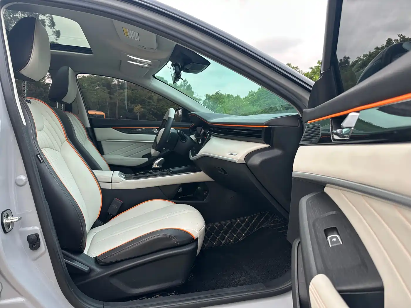 DONGFENG YI HYUN MAX