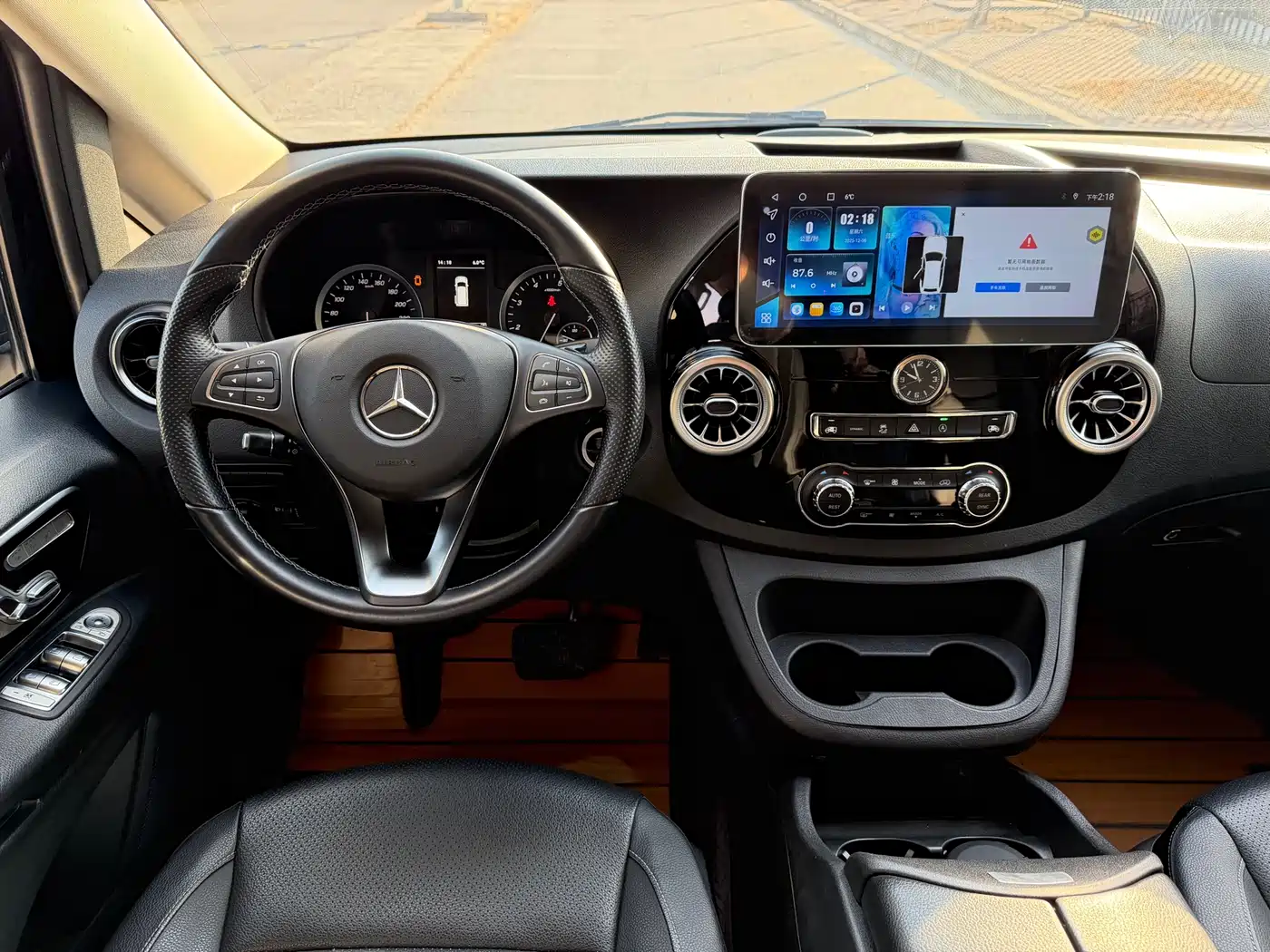 Mercedes-Benz Vito 2023 2.0T Business 7-Seater фото 16