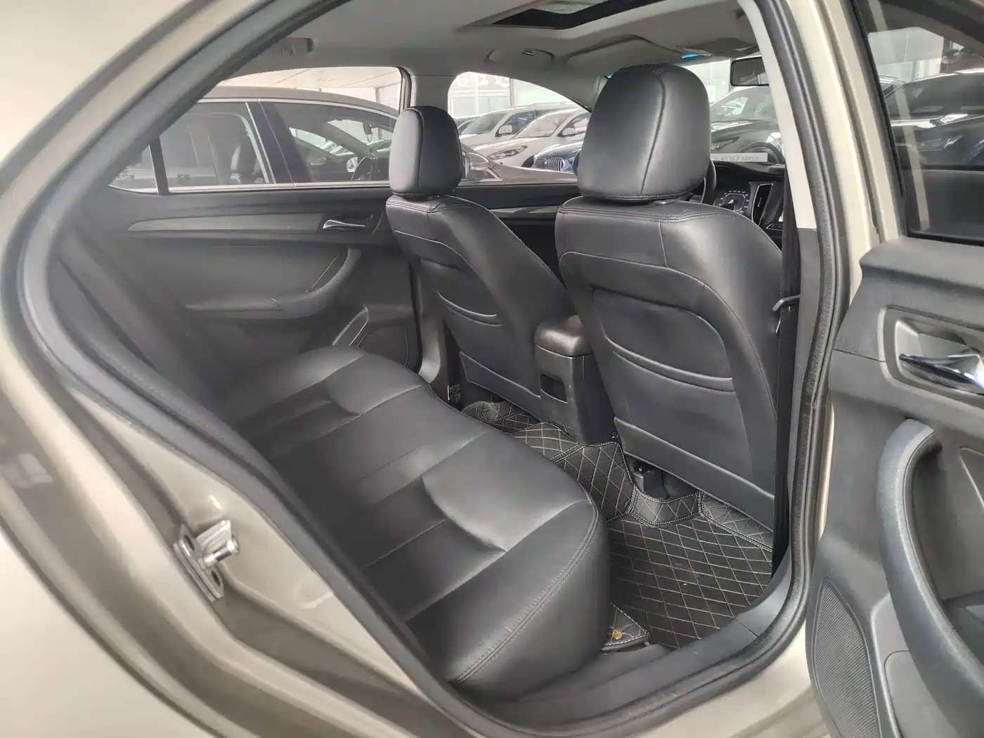 Roewe 360 2017 2017 1.5L Auto Luxury Edition