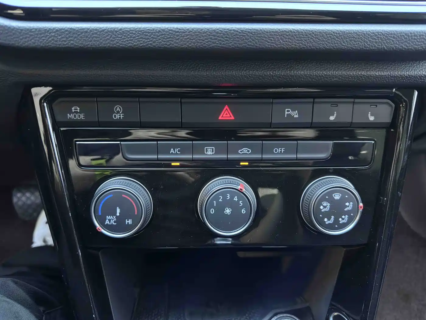 Volkswagen T-ROC 2022 280TSI DSG 2WD Comfort PLUS фото 15