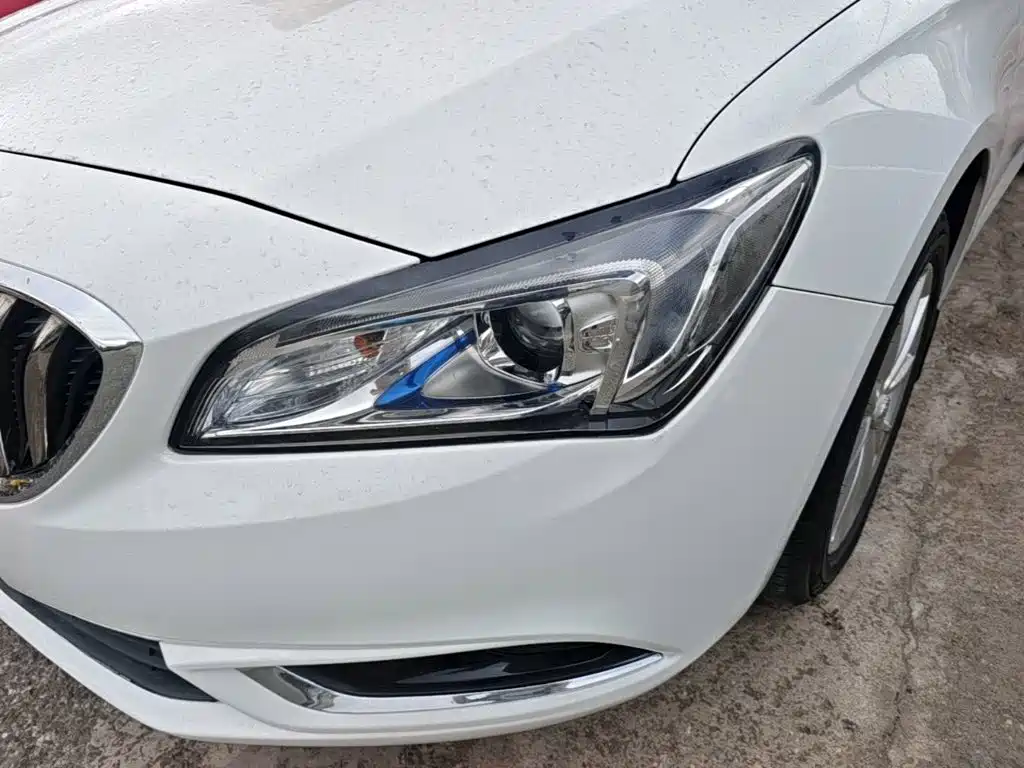 Photo 24 - Buick Verano