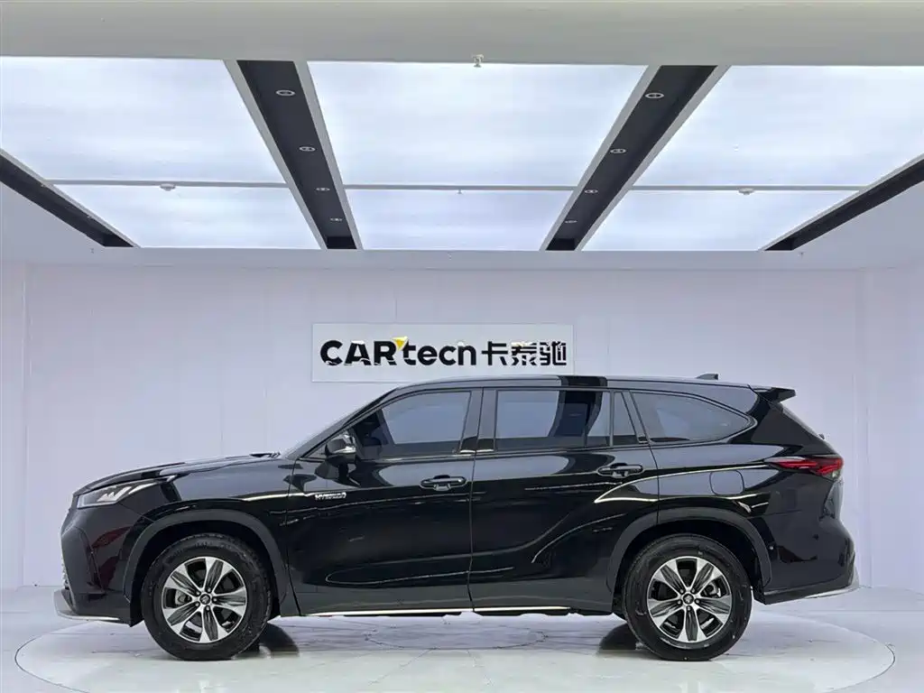 Toyota Crown Kluger 2023 2.5L HEV AWD Elite Edition фото 2