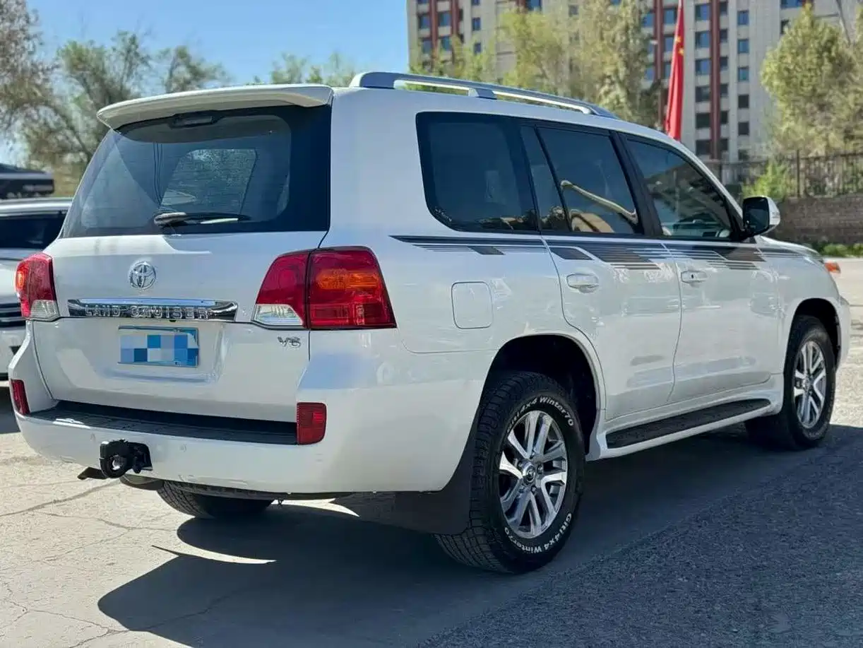 Toyota Land Cruiser (Import) 2015 4.0L V6 Middle East Low Configuration Edition фото 9