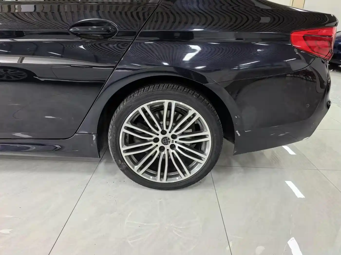 BMW 5 Series 2019 530Li Leading M Sport Package фото 5