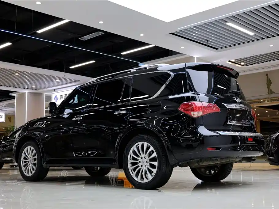 Infiniti QX80 2016 5.6L 4WD фото 4
