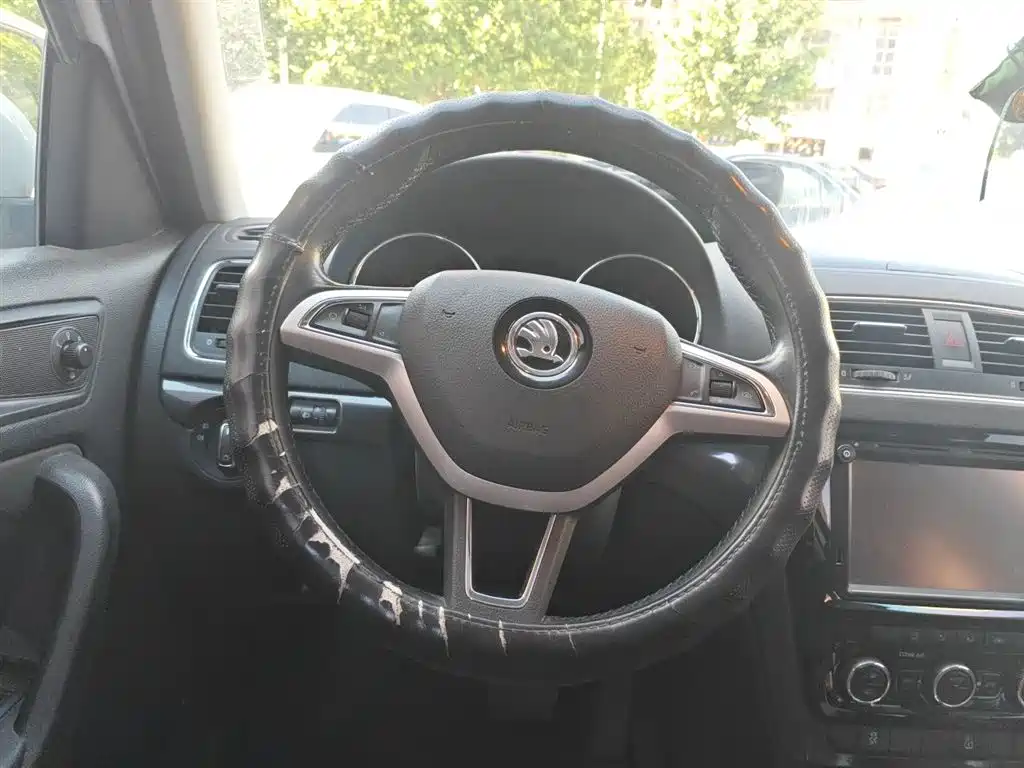 Škoda Yeti 2017 TSI280 DSG Pioneer фото 7