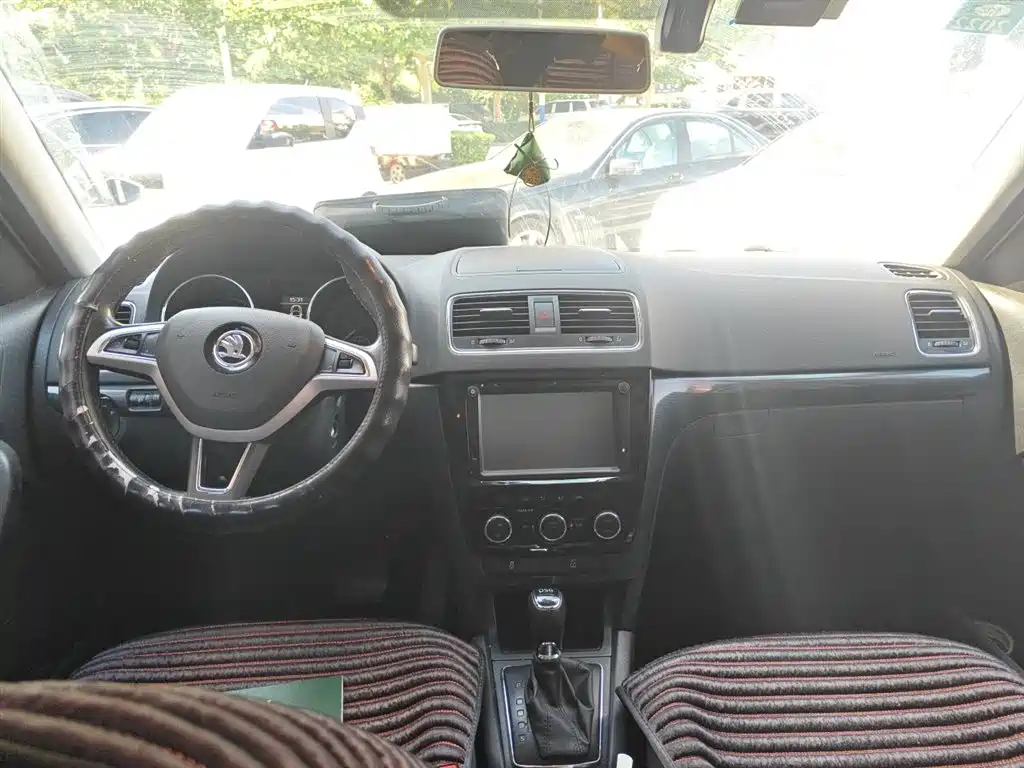 Škoda Yeti 2017 TSI280 DSG Pioneer фото 6