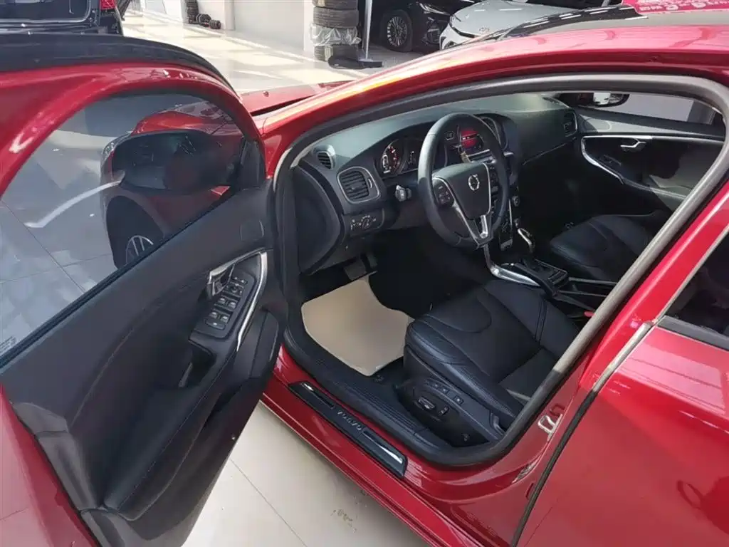 Volvo V40 2019 2019 T3 Momentum