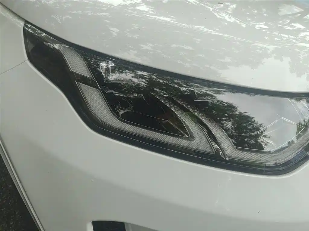 LAND ROVER DISCOVER NEW ENERGY SOURCES FOR SPORTS