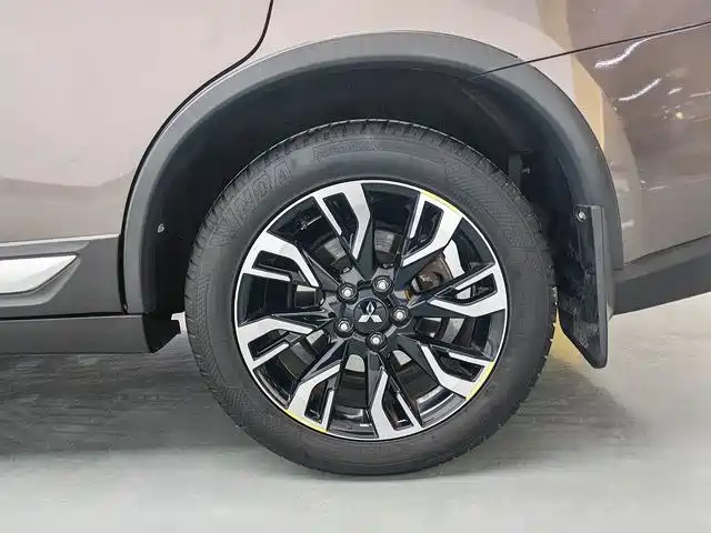 Mitsubishi Outlander 2020 2.0L 2WD Premium 5-seater фото 15