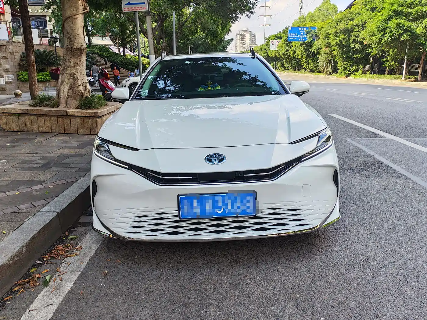 Toyota Camry 2024 Hybrid 2.0HGVP Luxury Edition фото 2