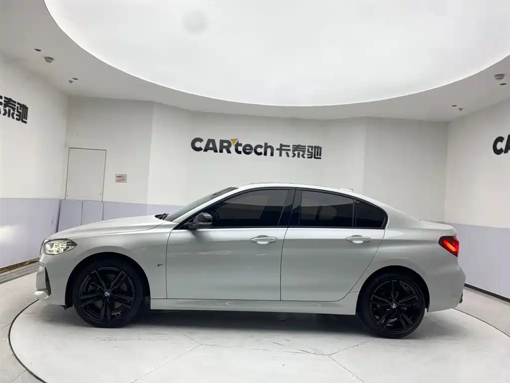 BMW 1 Series 2023 125i M Sport Shadow Edition фото 8