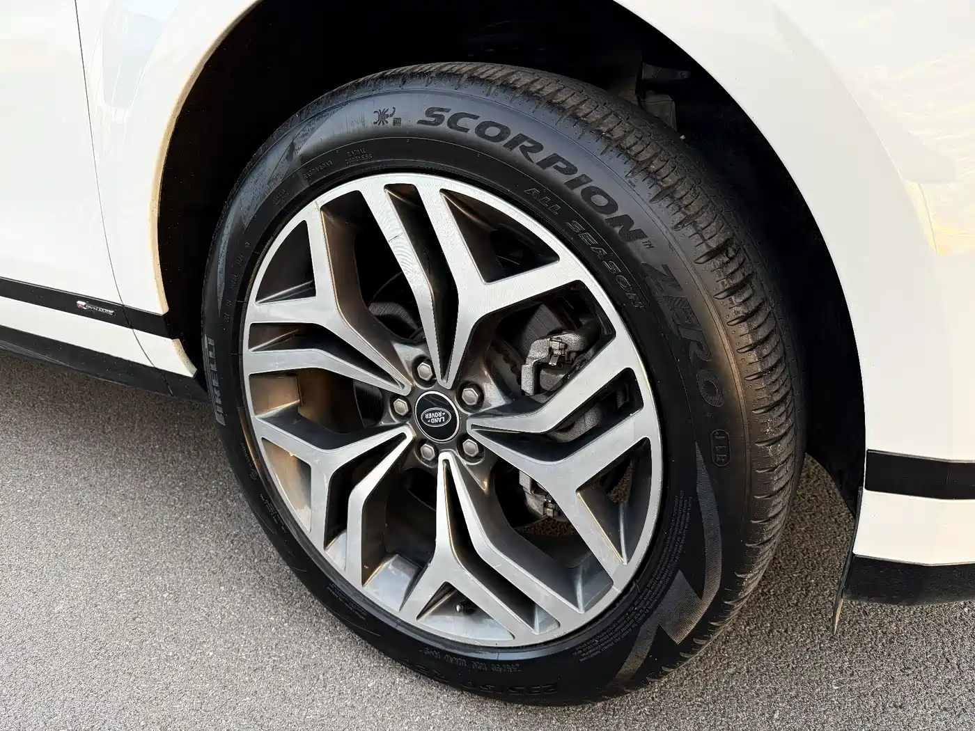 Land Rover Range Rover Evoque 2021 Range Rover Evoque L 249PS R-Dynamic S Performance Edition фото 21
