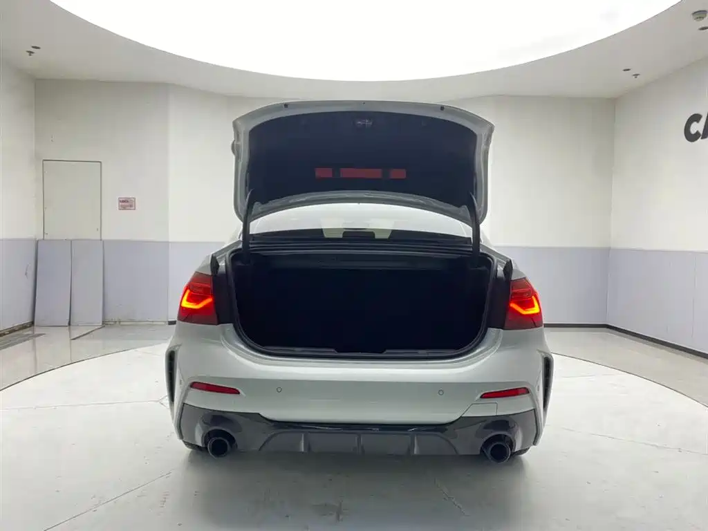BMW 1 Series 2023 125i M Sport Shadow Edition фото 28