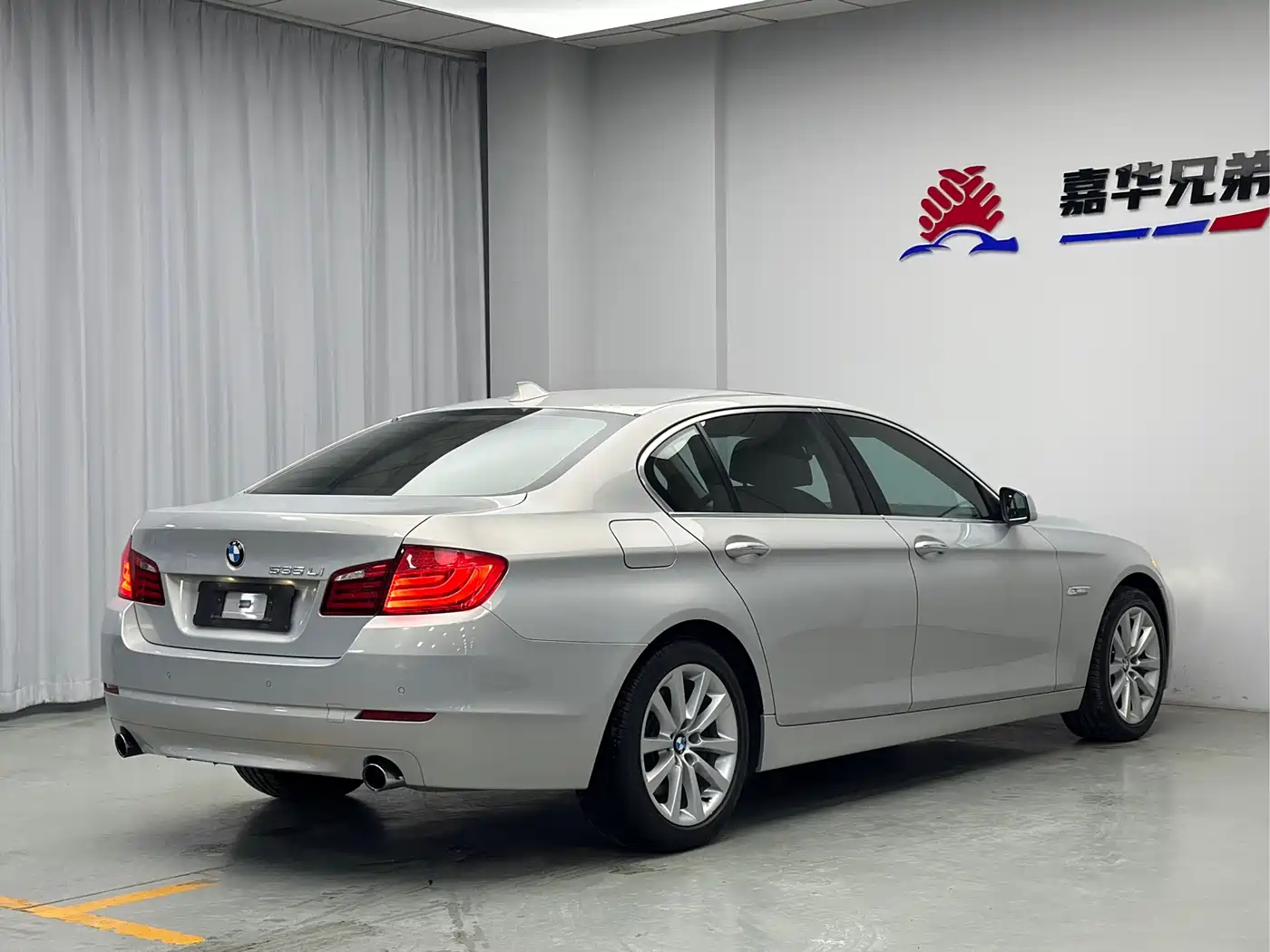 BMW 5 Series 2011 535Li Luxury фото 10