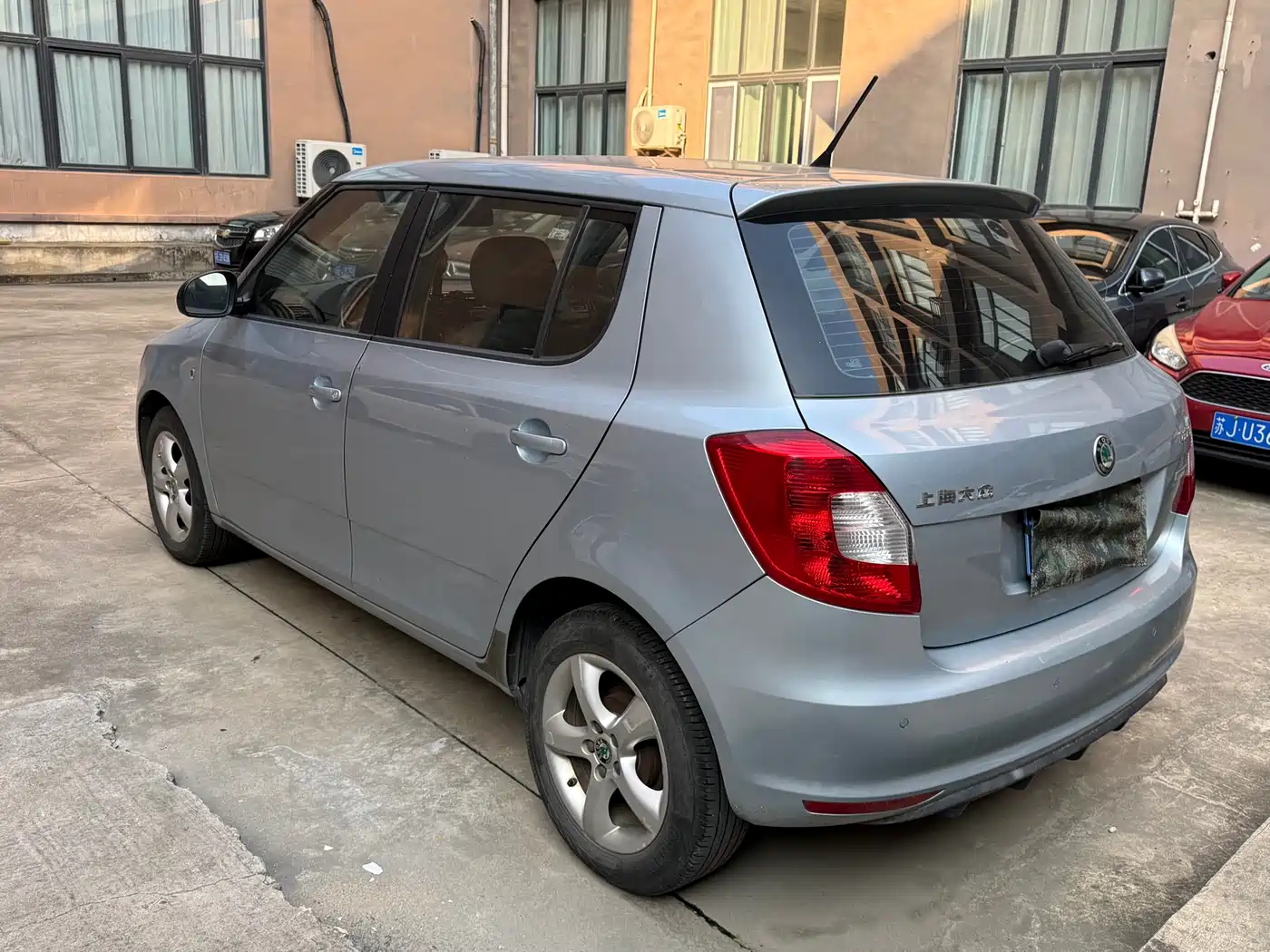 Škoda Fabia 2012 1.6L Automatic Cool Black Edition фото 6