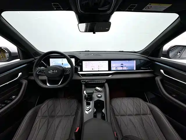 Photo 4 - Geely Monjaro