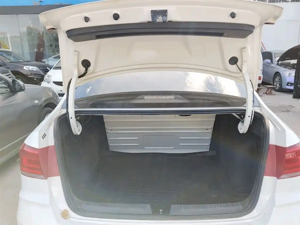 Volkswagen Santana 2016 1.6L Manual Trend Edition фото 19