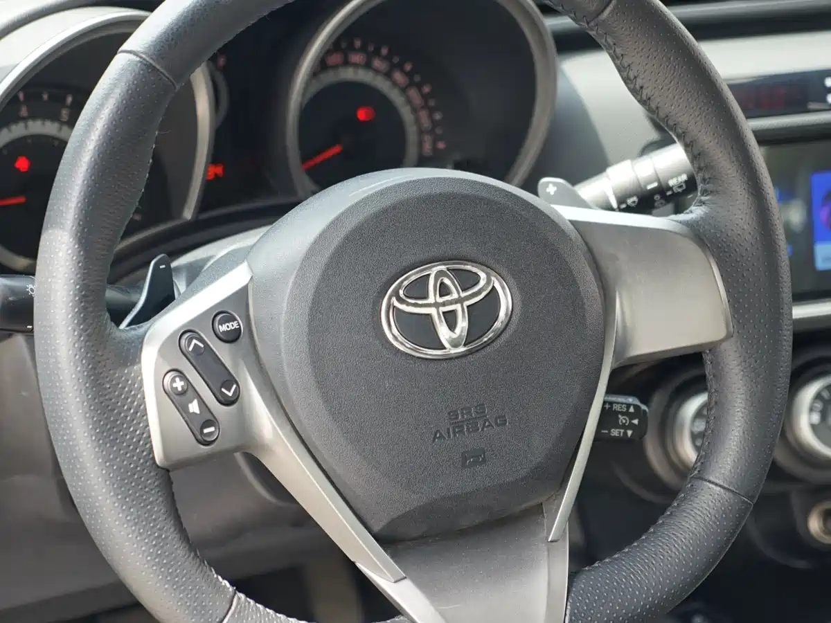Toyota Zelos 2011 2.5L Standard Edition фото 3