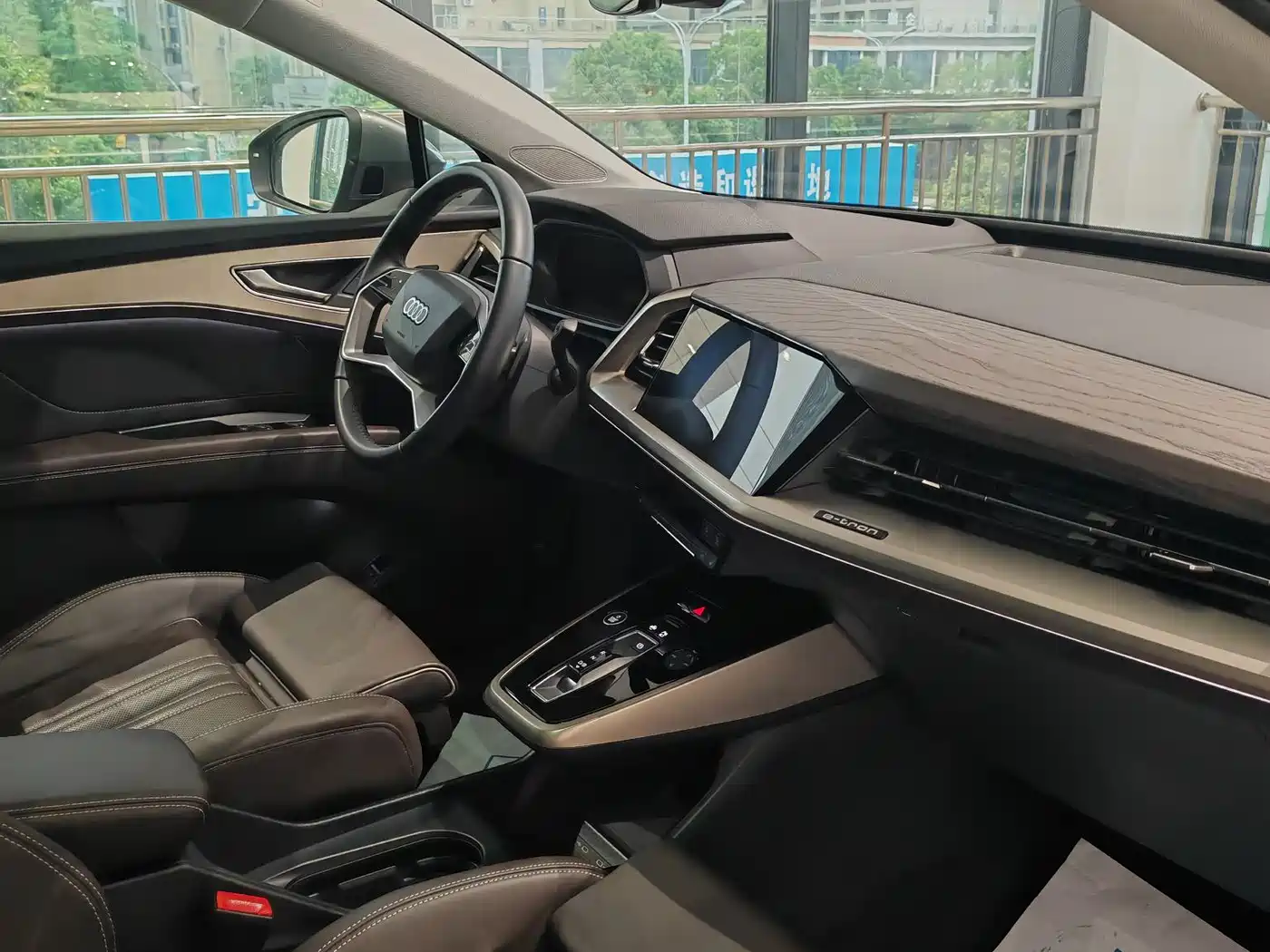 Audi Q5 e-tron 2023 40 e-tron Starlight Edition Brocade Package фото 12