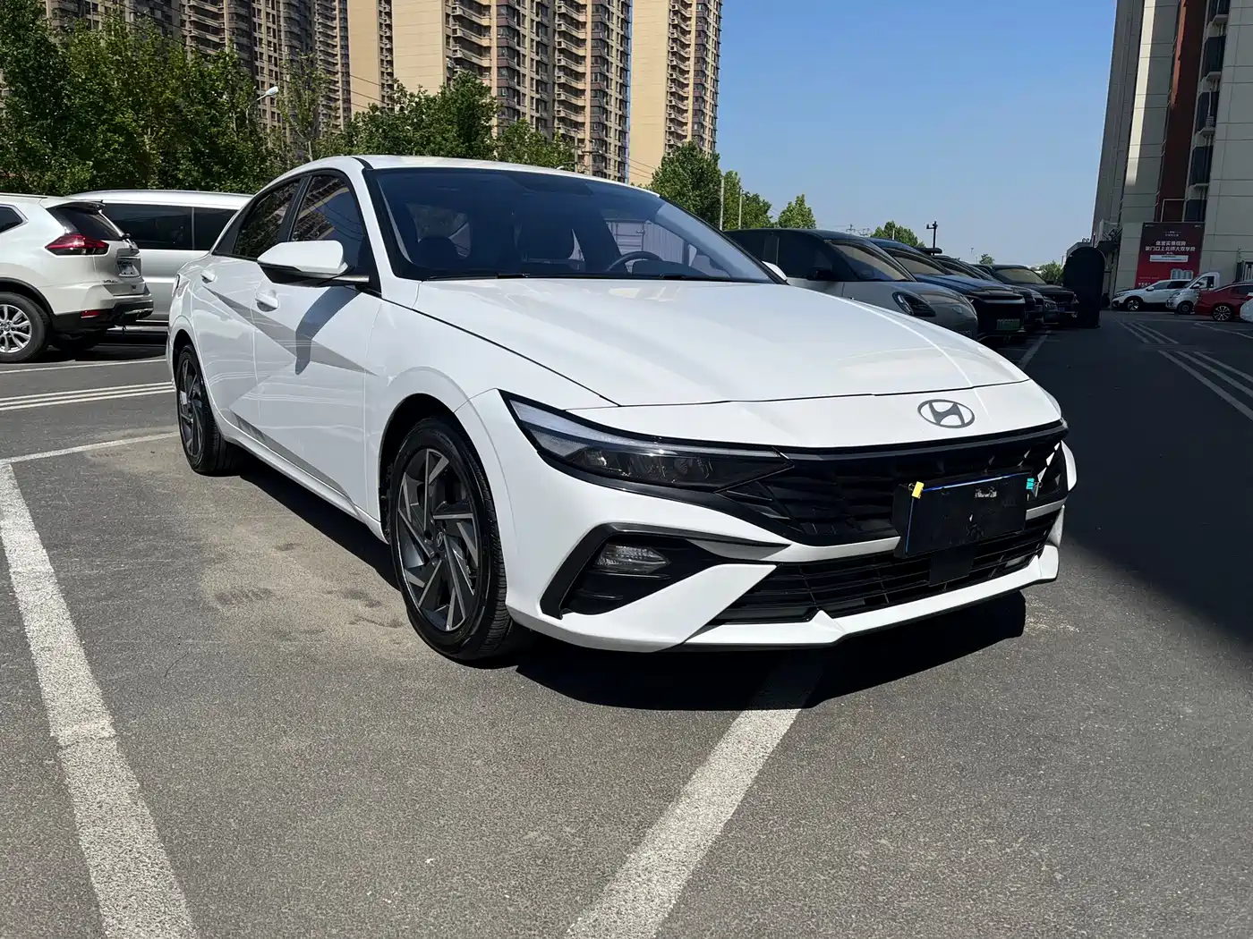 Hyundai Elantra 2023 1.5L CVT GLX Elite Edition фото 3