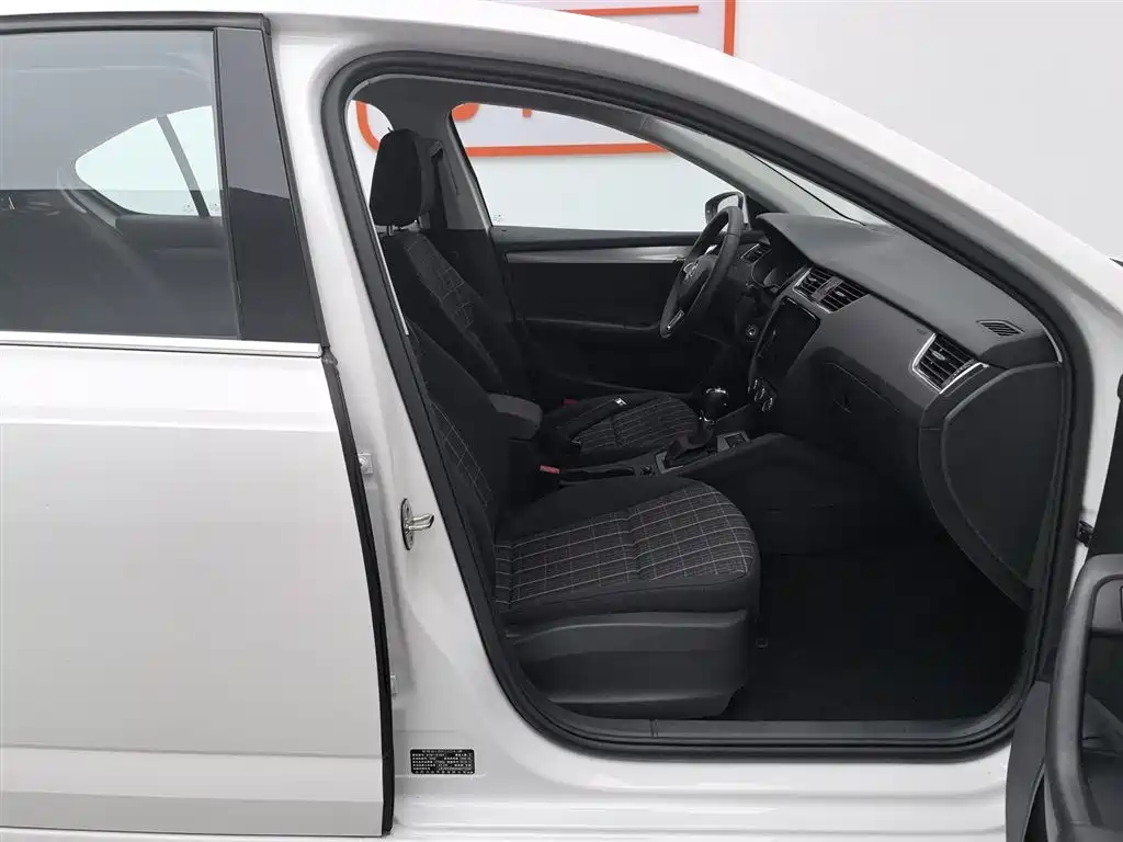 Škoda Octavia 2019 1.5L Automatic Smart Comfort China VI фото 23