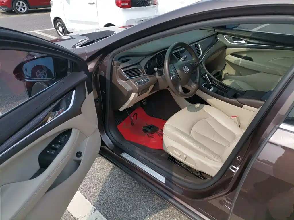 Buick LaCrosse 2016 Facelift 20T Leading фото 12