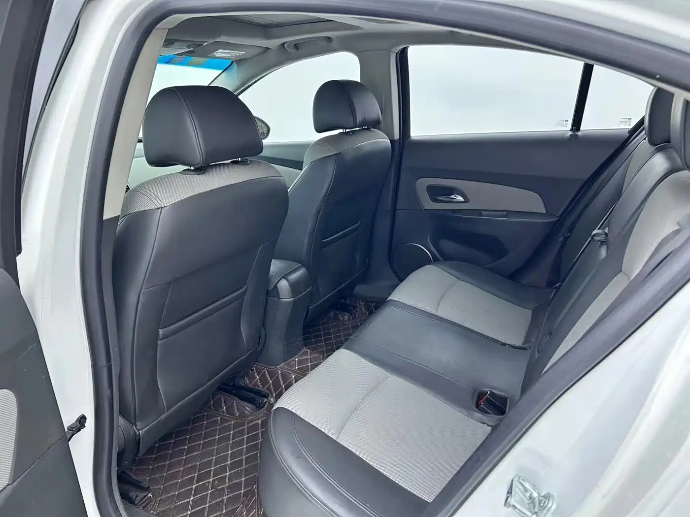 Chevrolet Cruze 2013 Model 1.8L SE AT фото 7