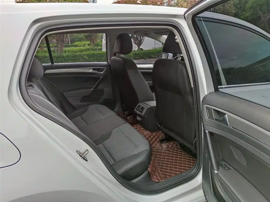Volkswagen Golf 2020 Beloved Edition 280TSI DSG Comfort фото 6