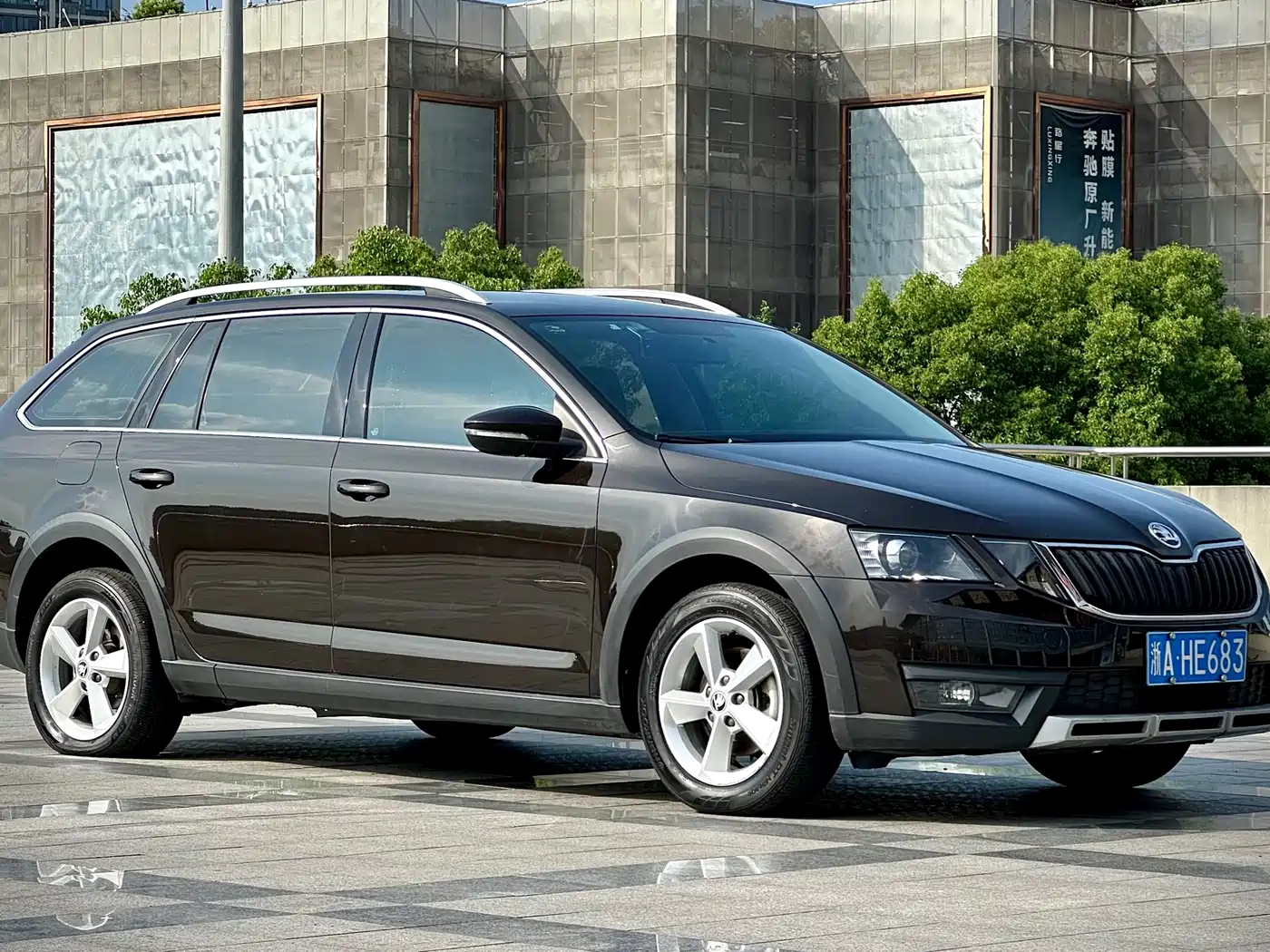 Škoda Octavia 2018 Model Wagon TSI230 DSG Comfort Edition фото 3
