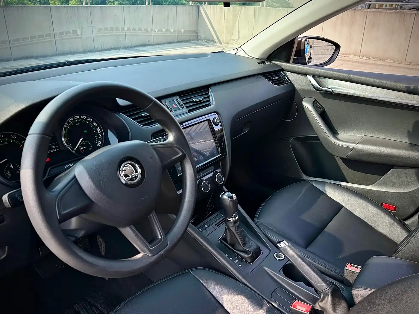 Škoda Octavia 2018 Model Wagon TSI230 DSG Comfort Edition фото 13