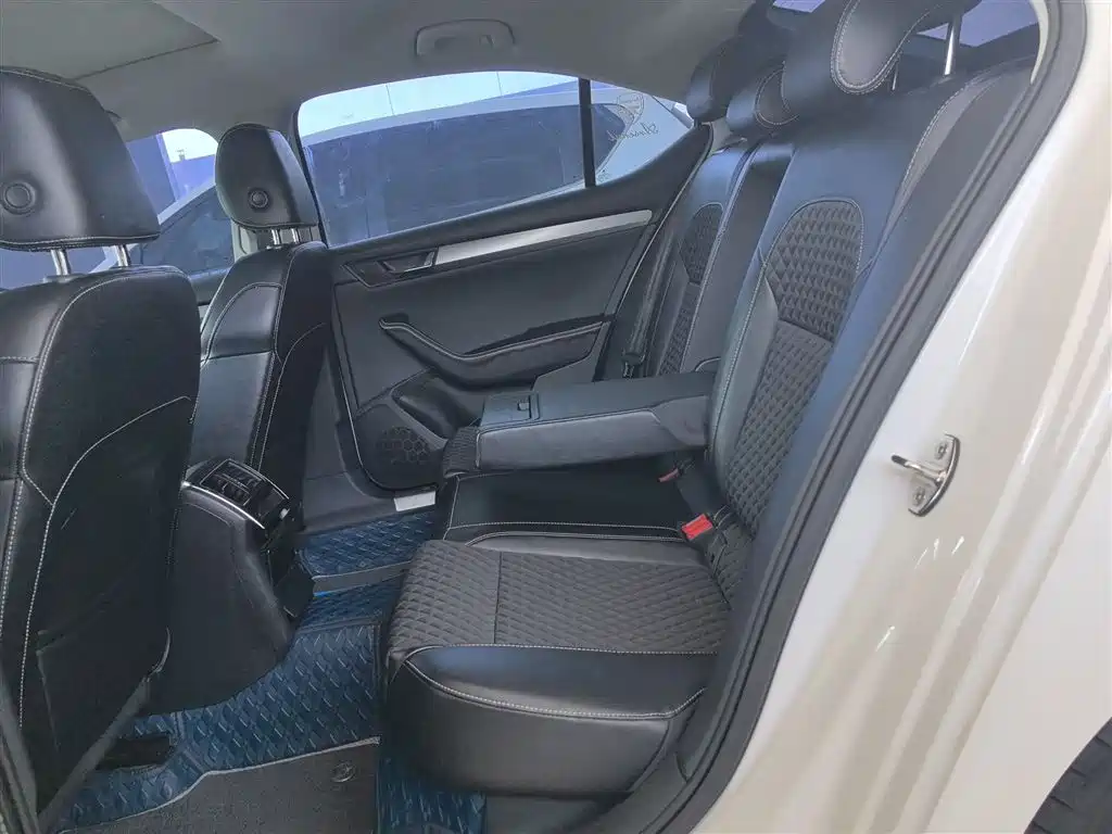 Škoda Superb 2016 TSI280 DSG Pioneer Edition фото 17