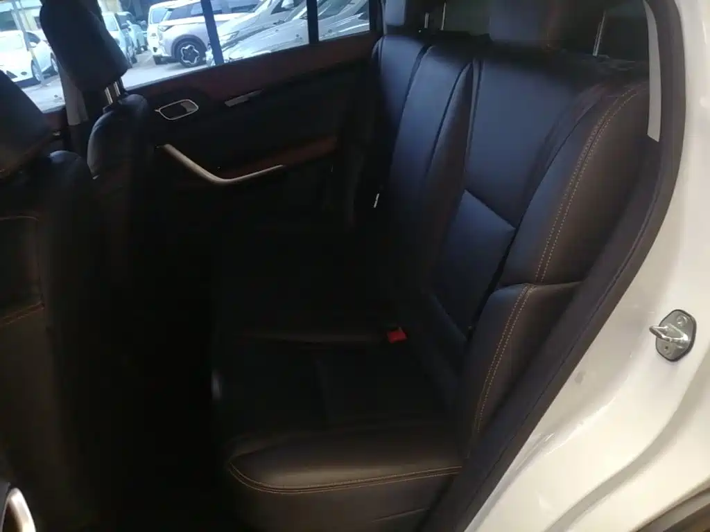 Dongfeng Aeolus Dongfeng Fengshen AX4 2018 2017 1.6L DCT Trendy
