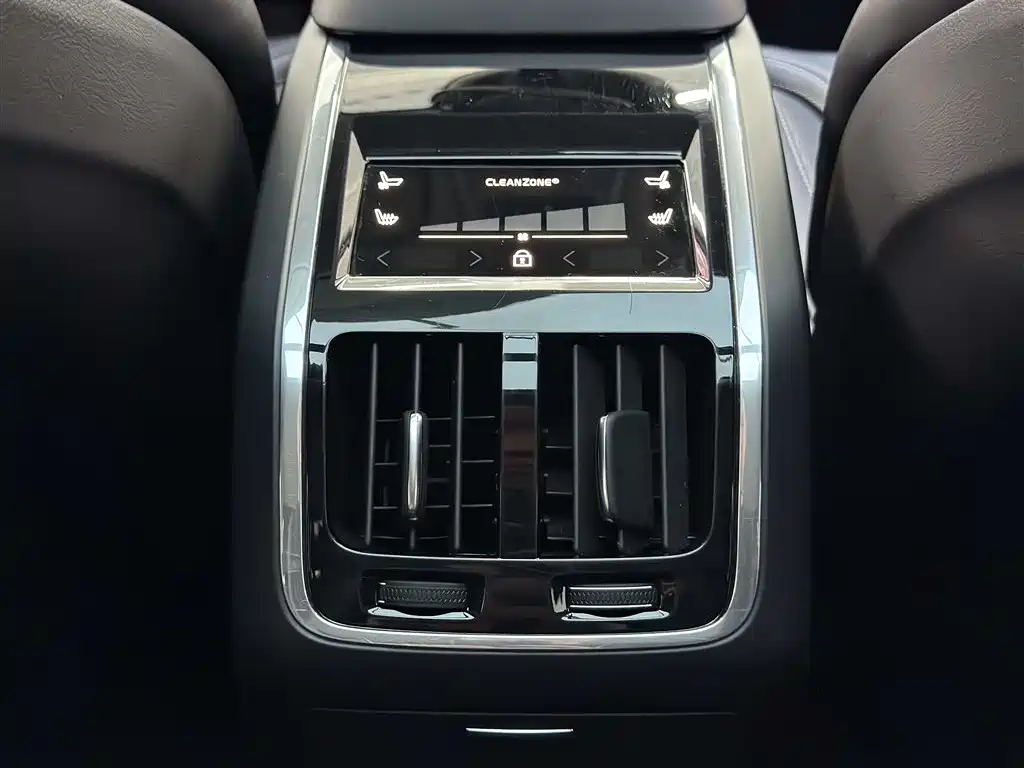 Фото 13 - Volvo S90