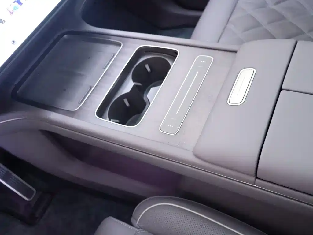 NIO ES8 2026 2025 Model 6-Seat Executive Luxury Edition
