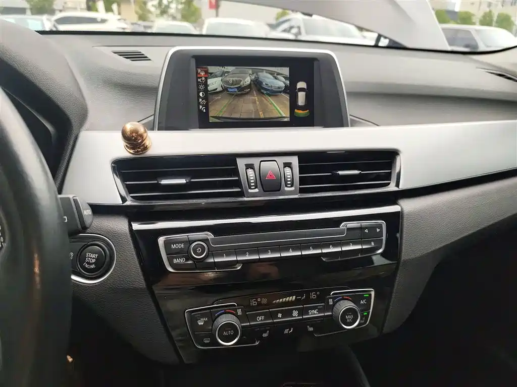 BMW X1 2016 sDrive18Li Premium Model фото 9