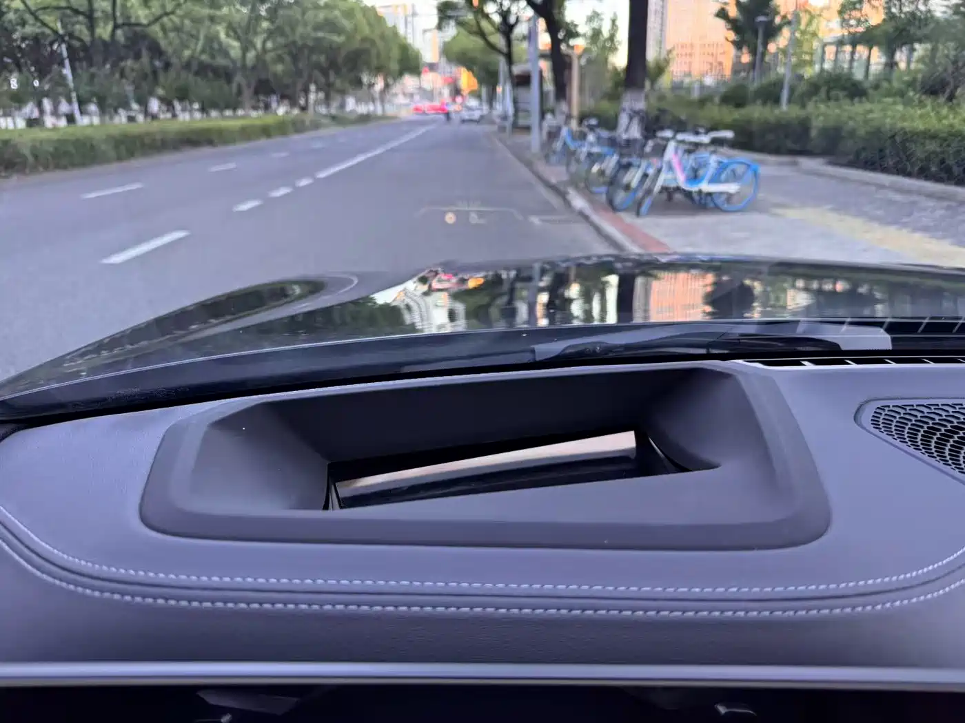 BMW 3 Series 2025 330Li Premium M Sport Night Edition фото 17