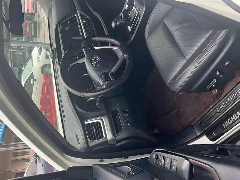 TOYOTA HIGHLANDER