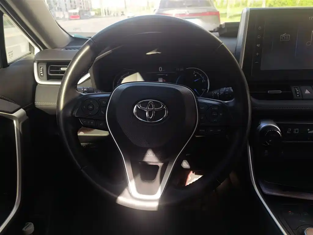 Toyota RAV4 Rongfang 2021 Hybrid 2.5L E-CVT AWD Flagship Edition фото 7