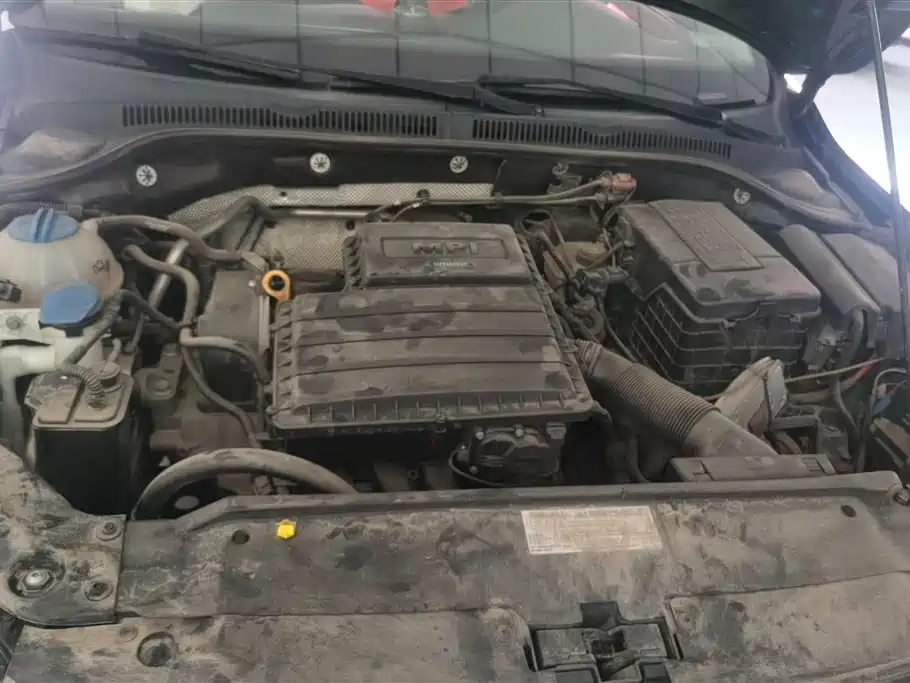 Volkswagen Sagitar 2015 1.6L Automatic Comfort фото 10