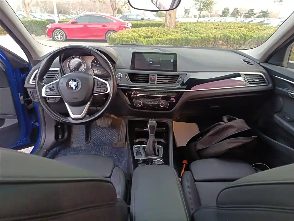 BMW 1 Series 2018 118i Sport Edition фото 10