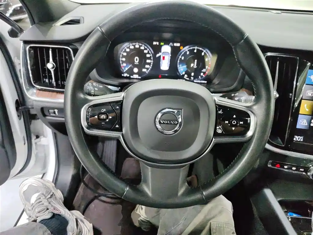 Фото 7 - Volvo S60