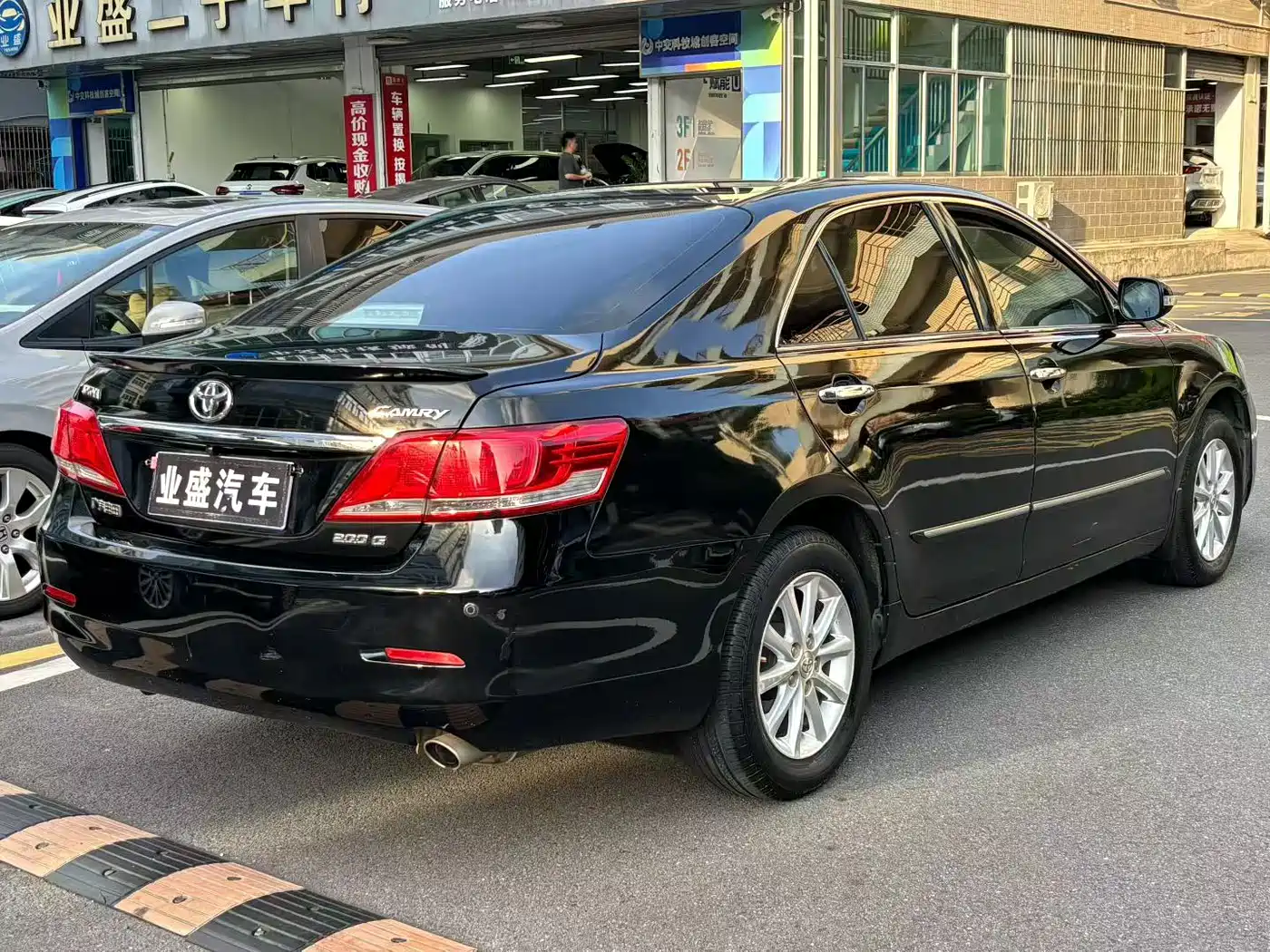 Toyota Camry 2011 200G Classic Anniversary Edition фото 3