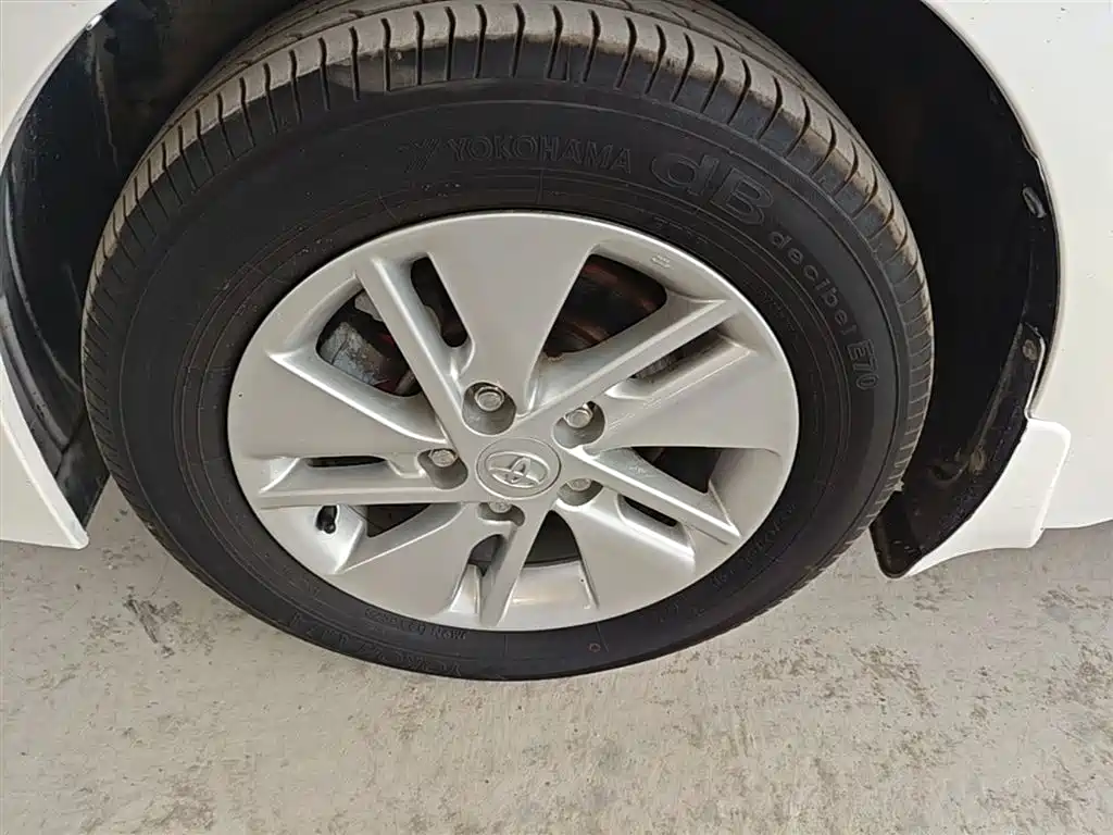 Toyota Corolla 2014 1.6L CVT GL-i фото 23