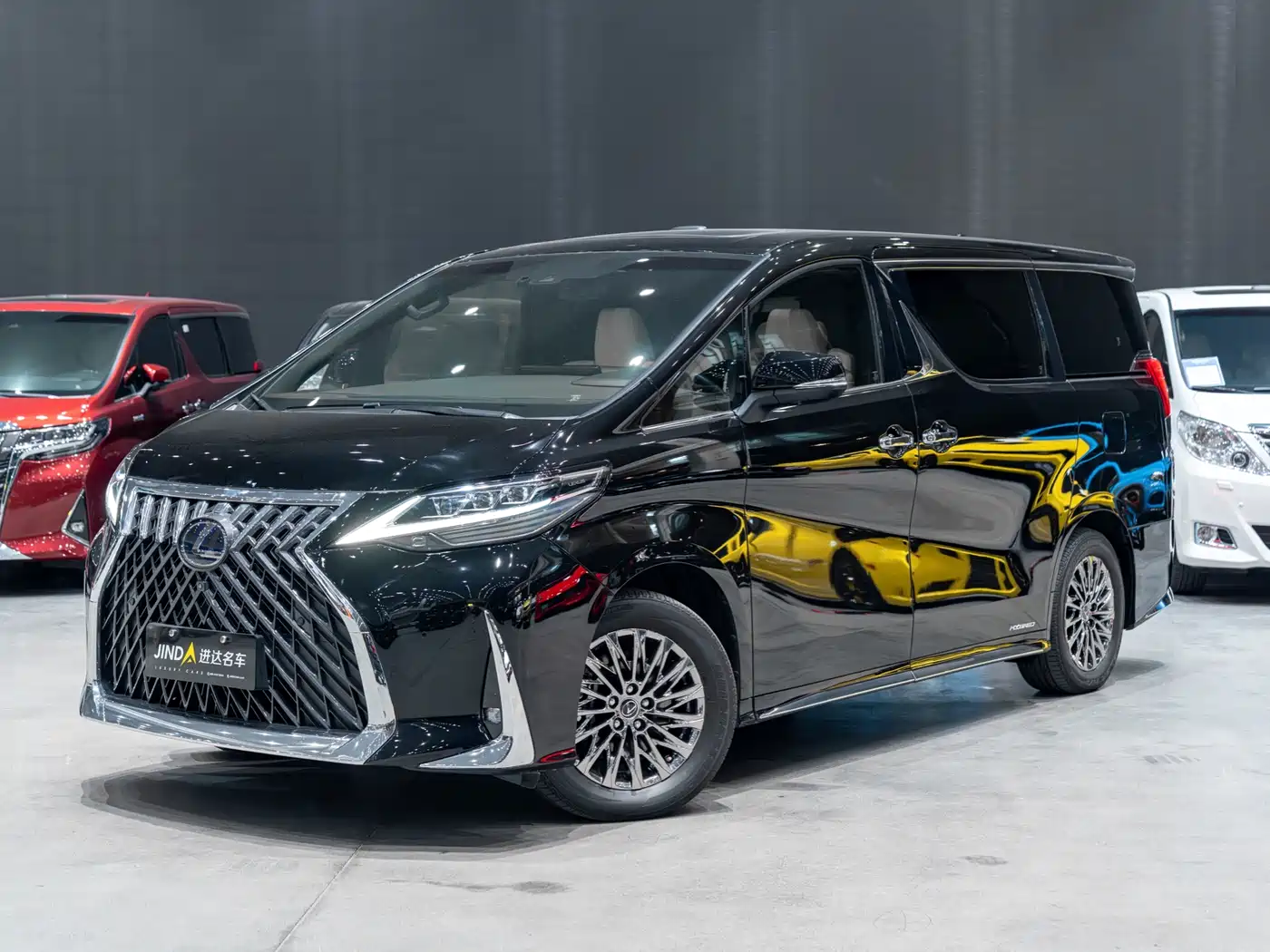 Lexus LM 2020 300h Seven-Seater Elegance Edition фото 7